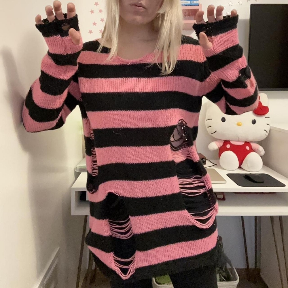 Emo scene y2k 2k10 distressed pullover sweater with thumb holes